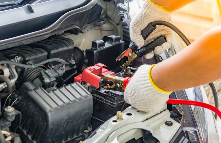 Car Battery Jumpstart Service in Sharjah Fast, 24-7 Support from Battfix