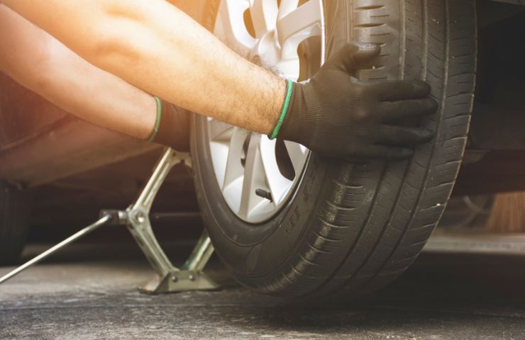 Tyre Change Ajman UAE – 24-7 Mobile Tyre Replacement by Battfix