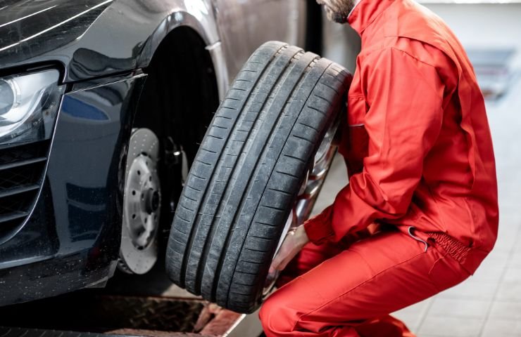 Flat Tyre Repair Service in Al Ain