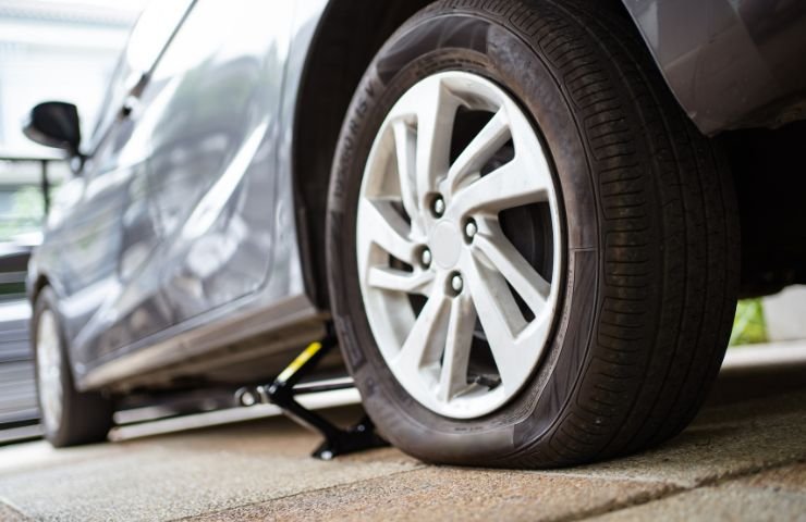 Flat Tyre Repair for All Vehicle Types in Al Ain